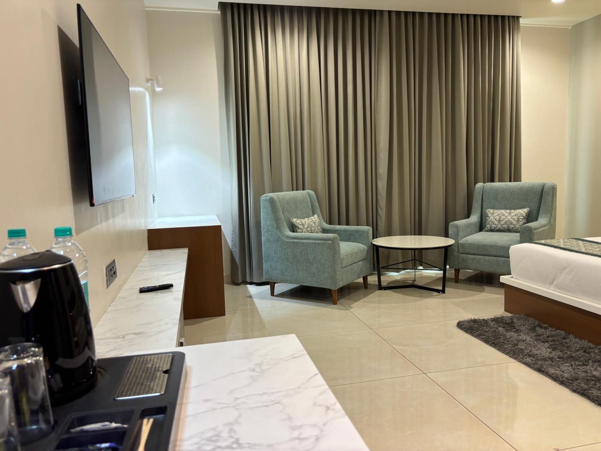 Hotel The Crown Inn Jhunjhunu Екстер'єр фото
