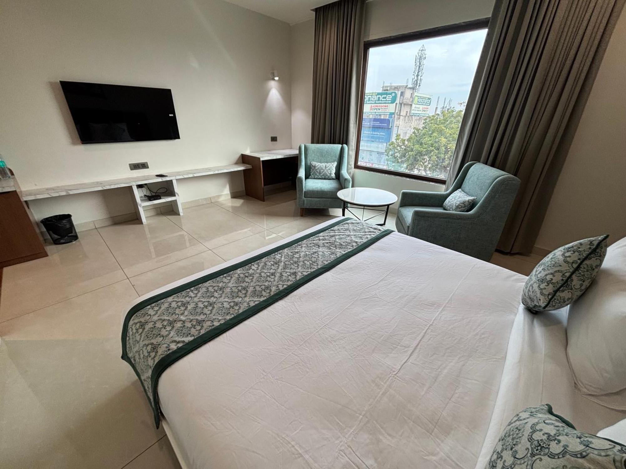 Hotel The Crown Inn Jhunjhunu Екстер'єр фото