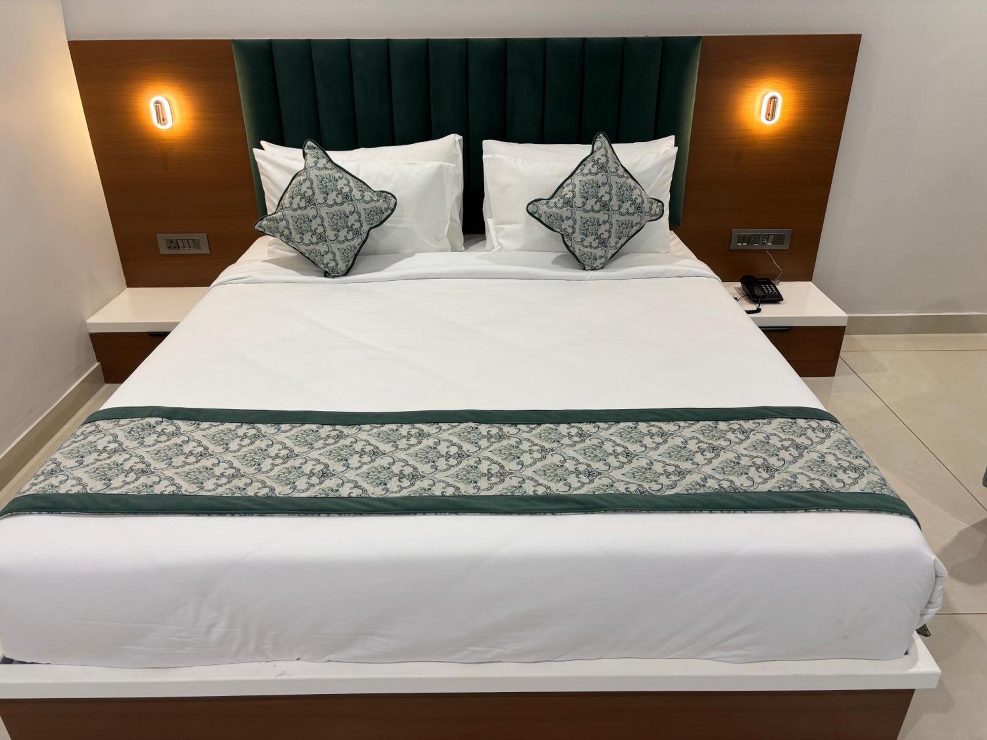 Hotel The Crown Inn Jhunjhunu Екстер'єр фото