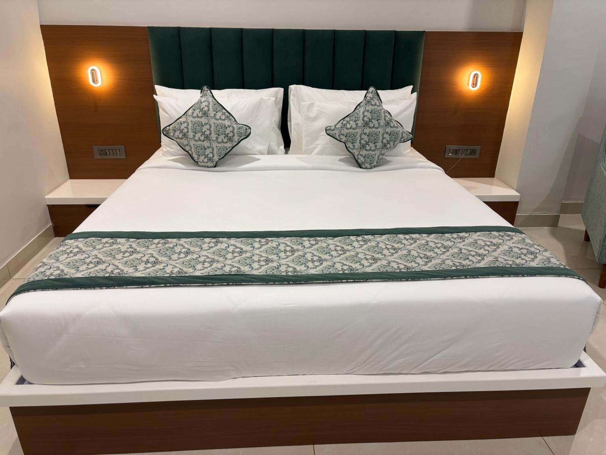 Hotel The Crown Inn Jhunjhunu Екстер'єр фото