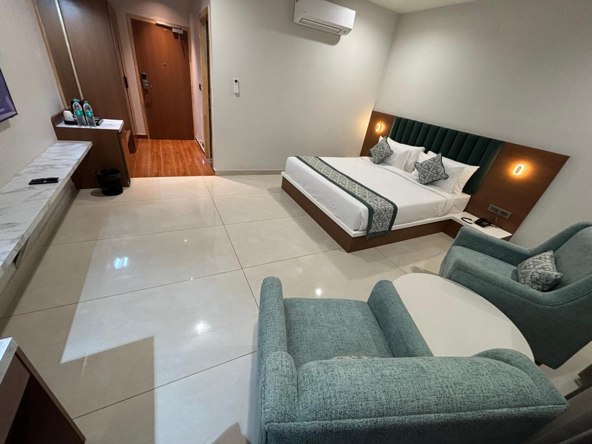 Hotel The Crown Inn Jhunjhunu Екстер'єр фото