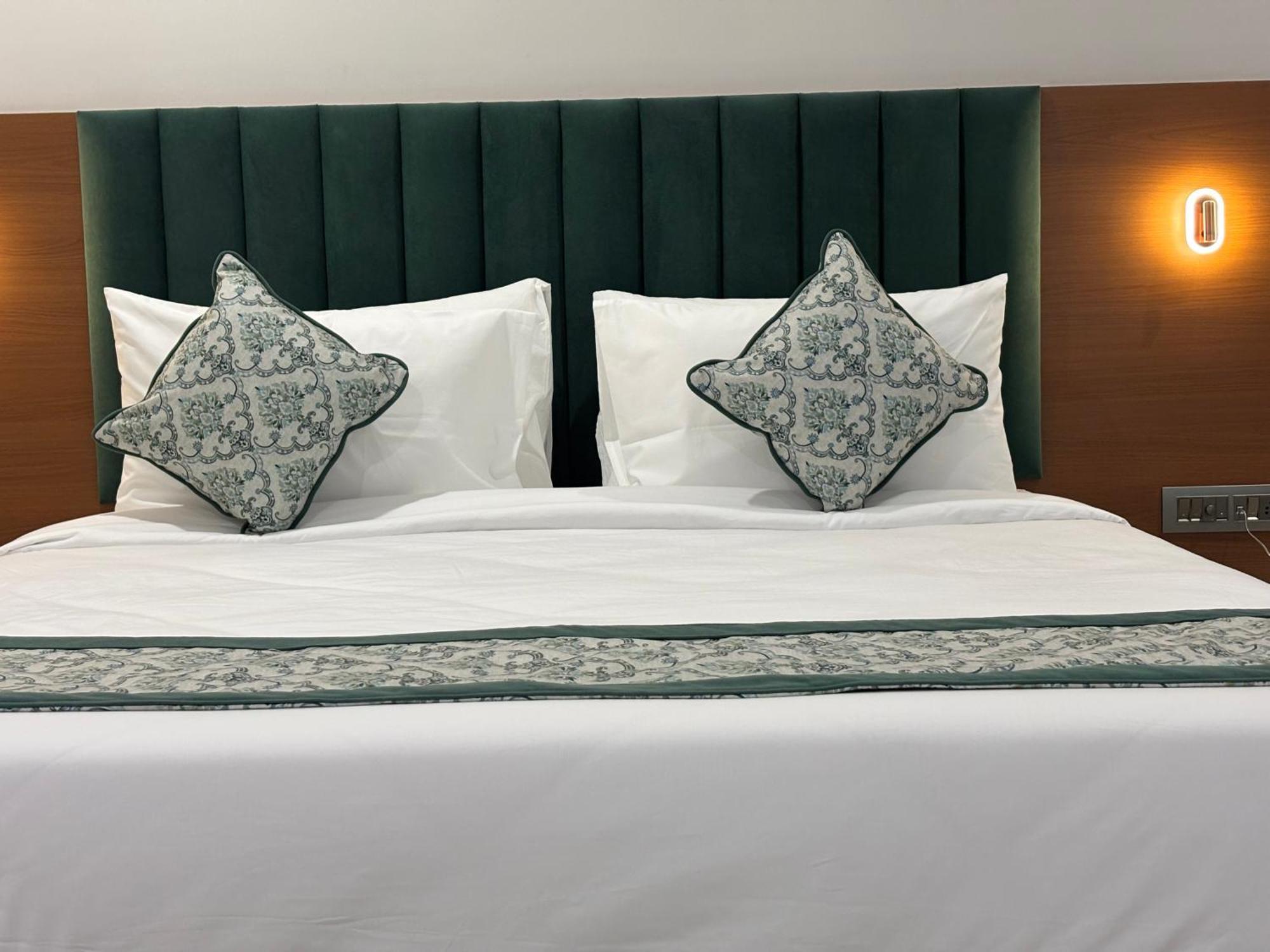 Hotel The Crown Inn Jhunjhunu Екстер'єр фото
