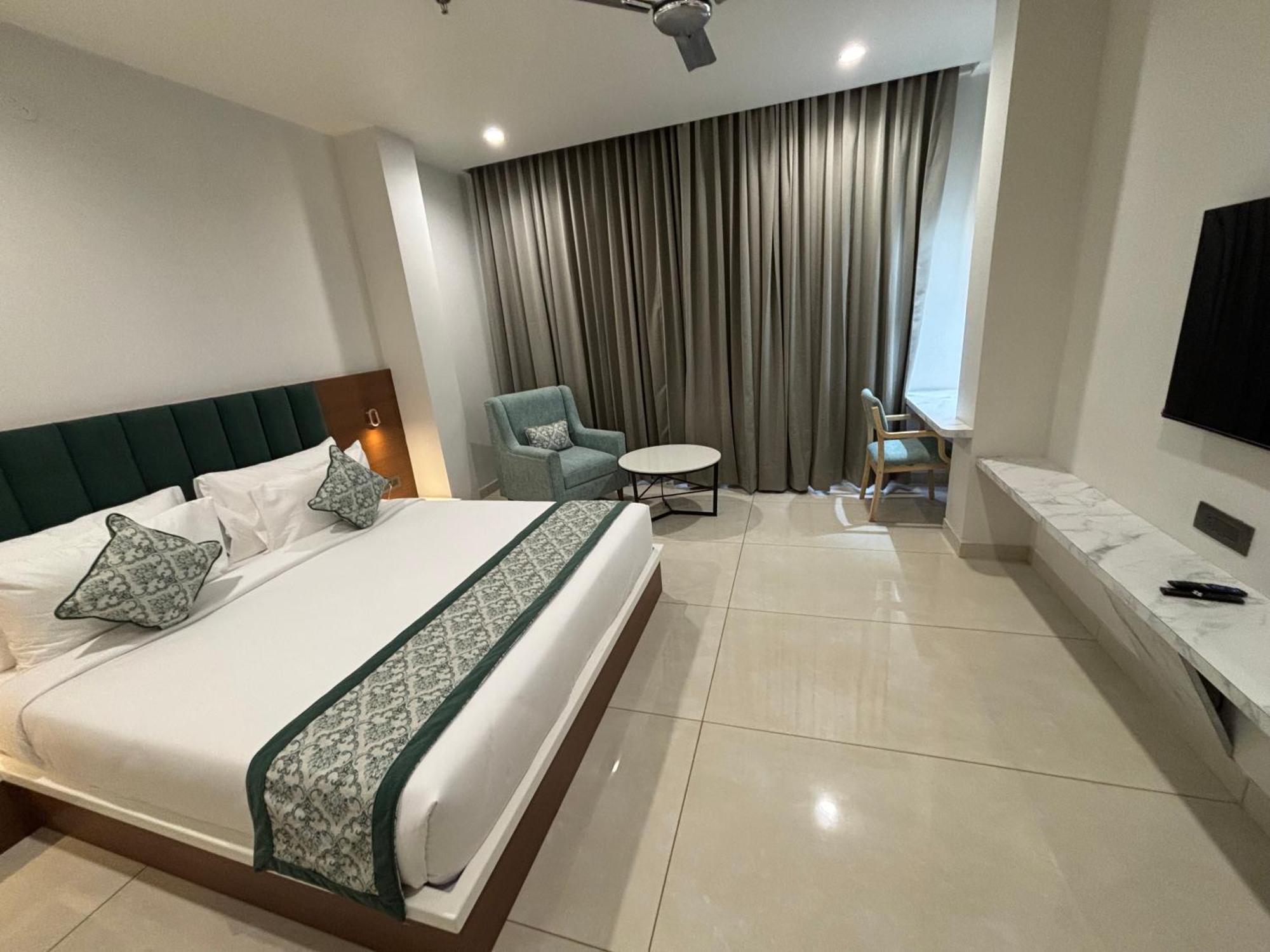 Hotel The Crown Inn Jhunjhunu Екстер'єр фото
