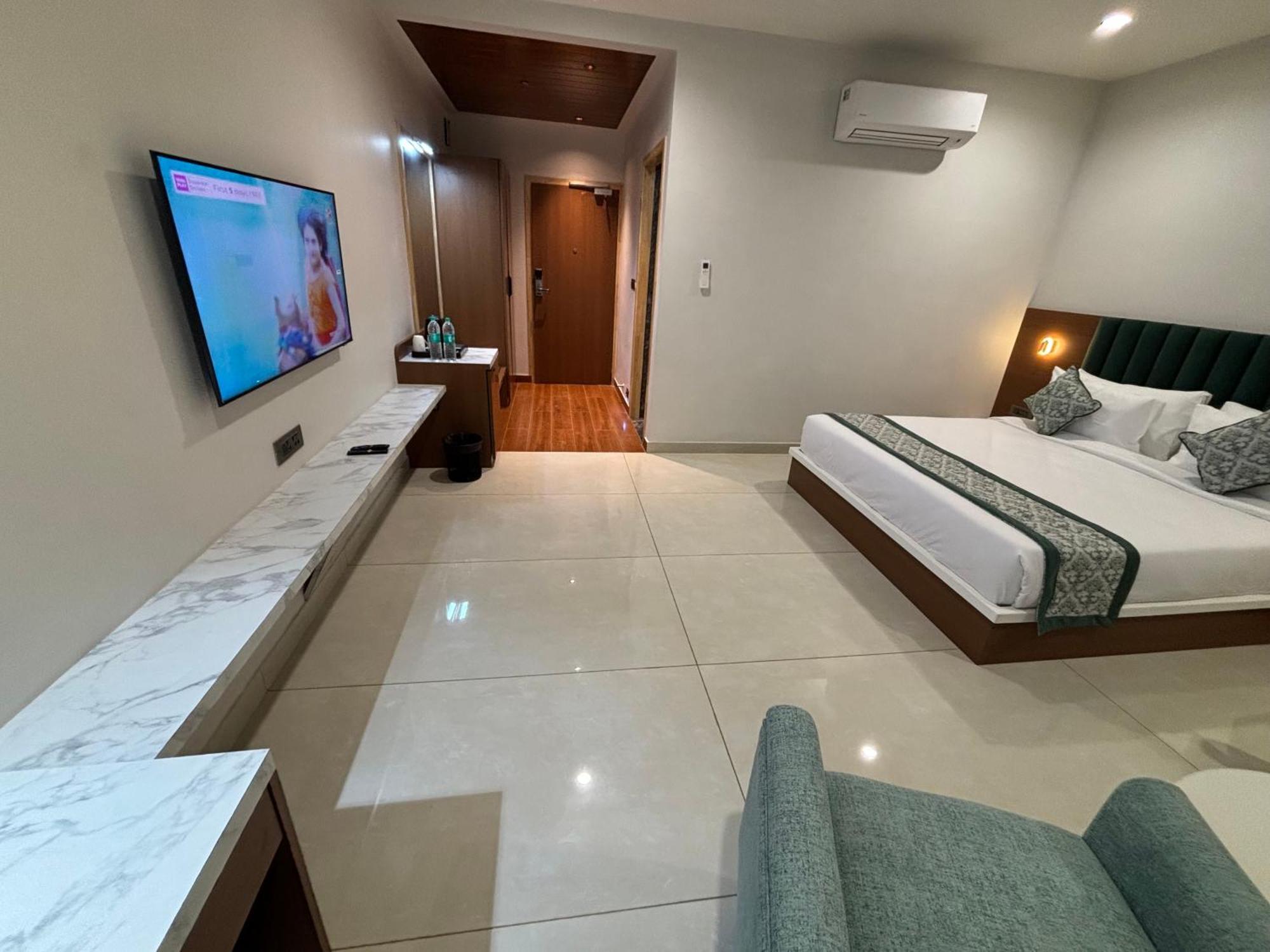Hotel The Crown Inn Jhunjhunu Екстер'єр фото